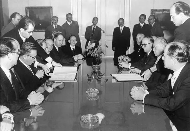 Firma del Acuerdo de Reparaciones entre Israel y la República Federal de Alemania