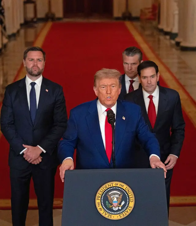 Trump junto a miembros de su gobierno