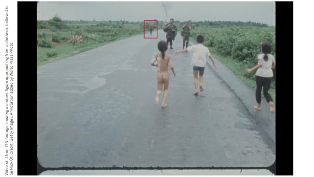 Imagen de video que muestra una figura borrosa, que se cree que es Ut, a cierta distancia poco después de que se tomara la foto.