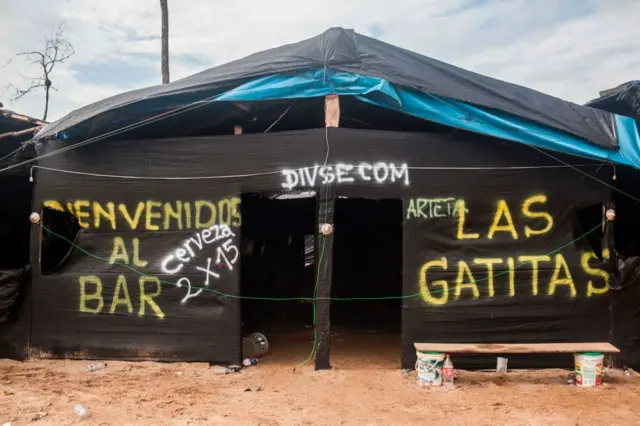 Una carpa con el mensaje
