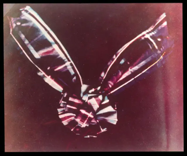 Impresión Vivex a color realizada a partir de lo que se cree que fue el primer conjunto de negativos con separación tricolor, realizado por el físico escocés James Clerk Maxwell entre 1859 y 1862.