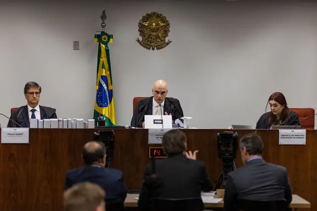Alexandre de Moraes interroga a Jair Bolsonaro en junio como parte del proceso que le lleva a cabo por presunto intento de golpe de Estado.