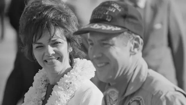 Marilyn y Jim Lovell, en blanco y negro