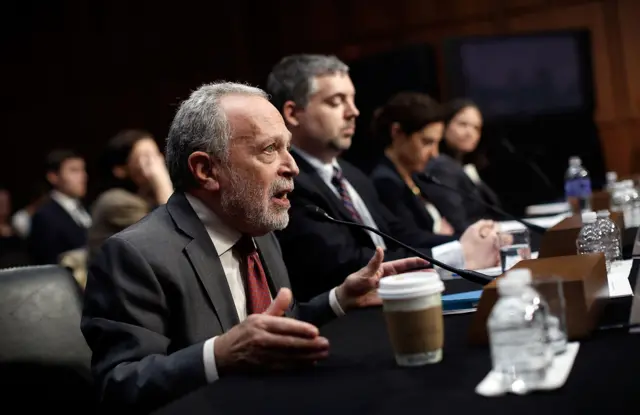 Robert Reich en un comité económico conjunto de EE.UU.