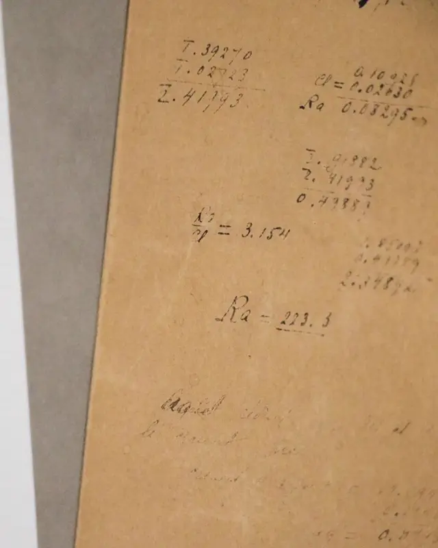 La nota de los Curie, con la letra más suelta de Pierre y la más pulcra de Marie