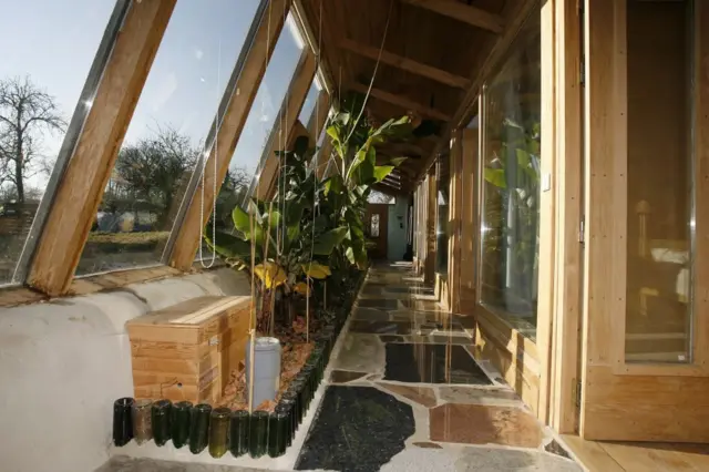 Earthship en Normandía