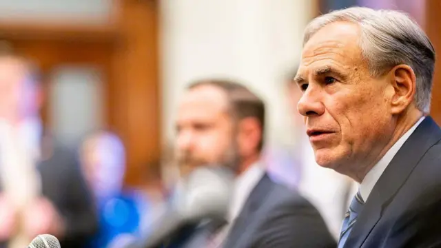 Imagen de archivo del Gobernador Greg Abbott durante una rueda de prensa