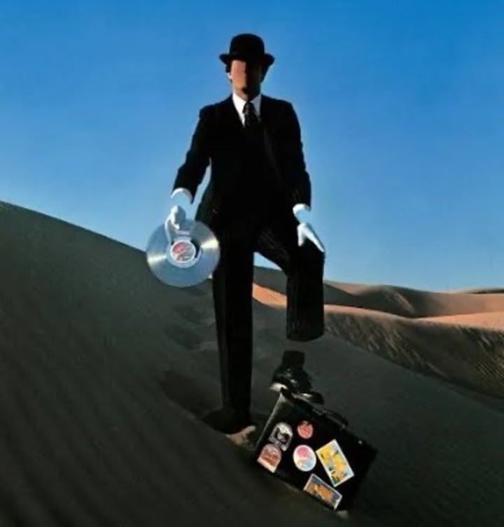 Otras de las fotos que ilustraban el interior del LP Wish you were here, con que Pink Floyd mostraba su postura contra la industria de la música. 