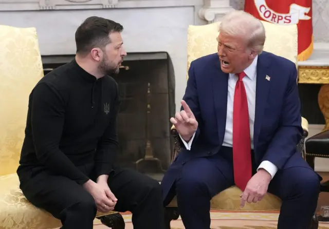 Zelensky y Trump discuten en la Oficina Oval.