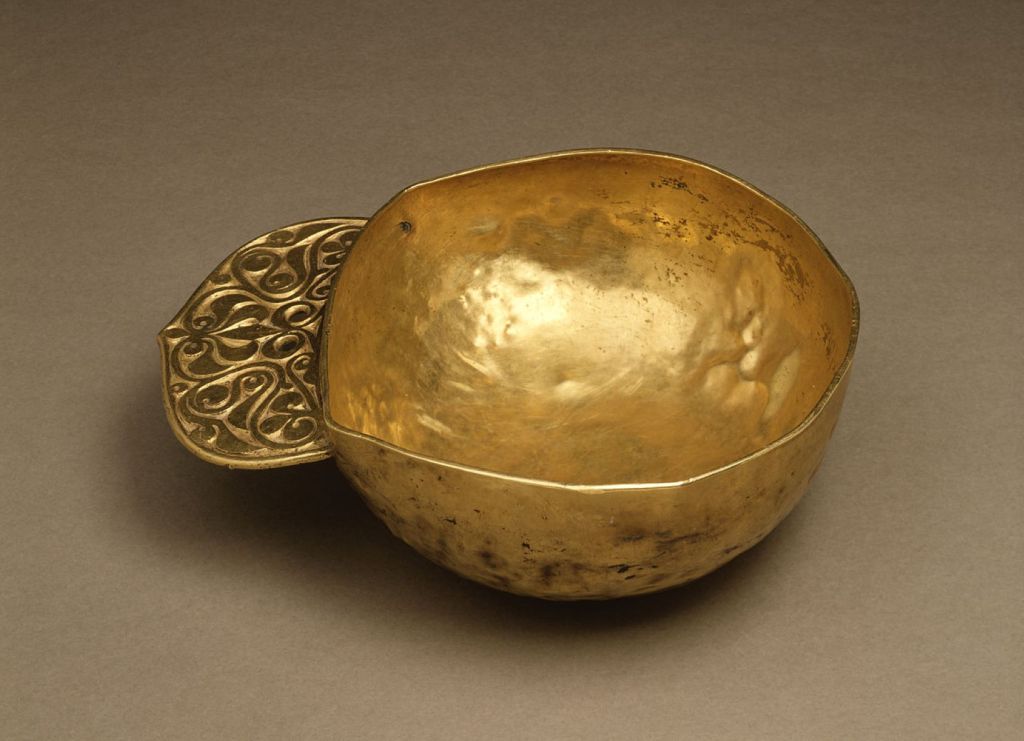 Cuenco para beber de oro