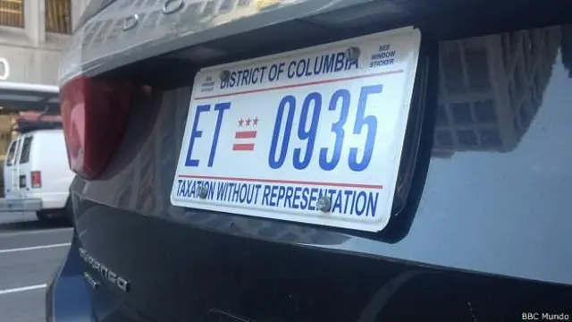 Placa con el lema reivindicativo 