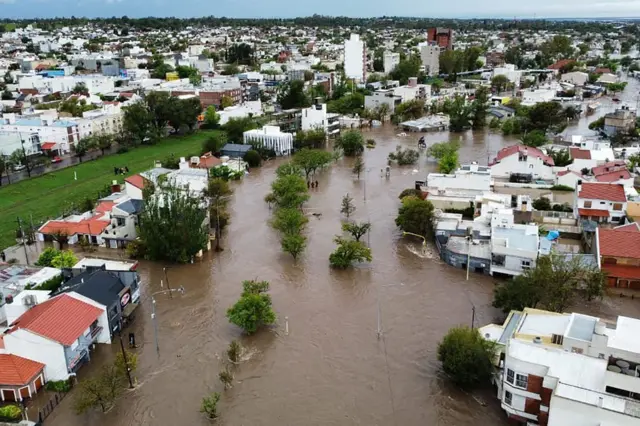 Calles inundadas en Bahía Blanca