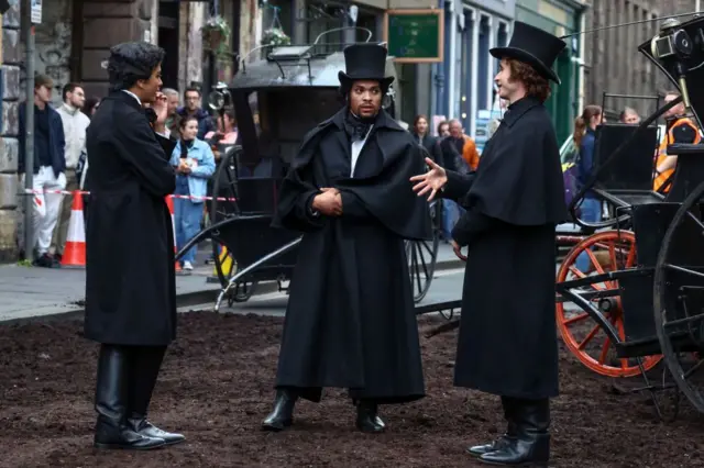 Actores en el set de