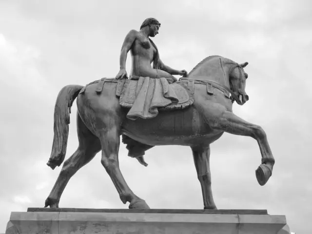Monumento a Lady Godiva en Coventry, Inglaterra