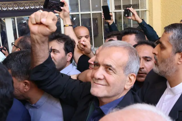 Masoud Pezeshkian actual presidente de Irán.