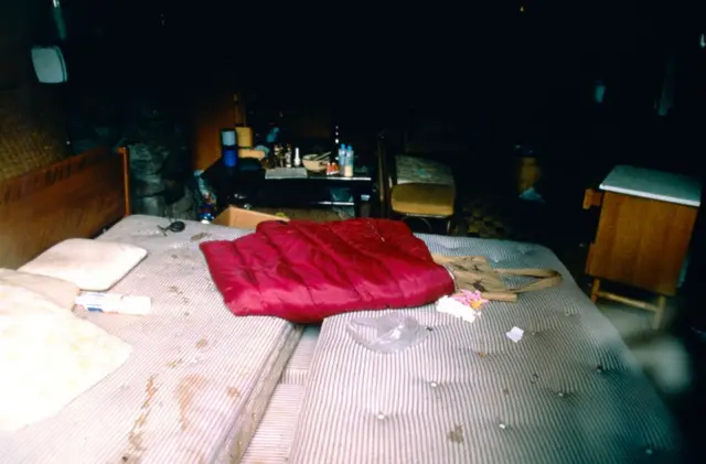 Vista de la cabaña donde murió Fossey