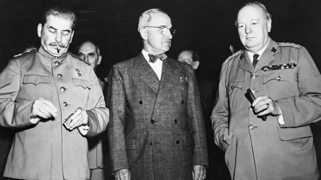 Stalin (izquierda), Harry S. Truman y Winston Churchill
