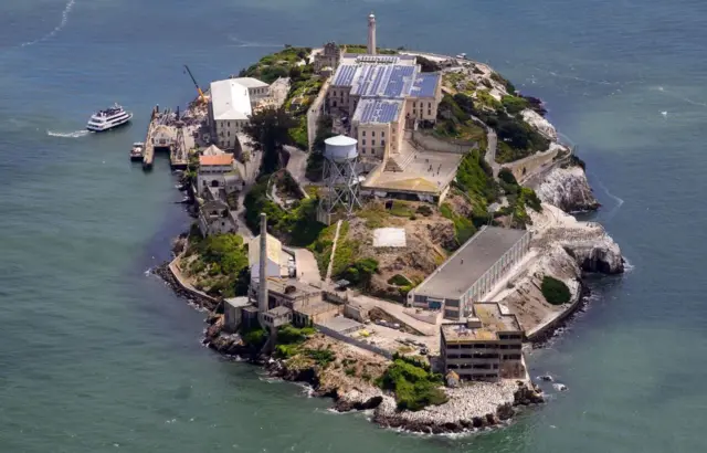 La isla de Alcatraz vista desde el aire.