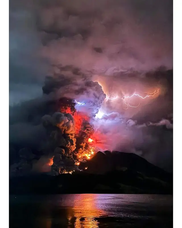 Una erupción del Monte Ruang