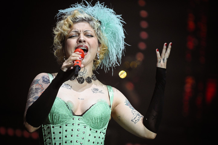 “Otra noche de llorar” de Mon Laferte es candidata a Canción del año.