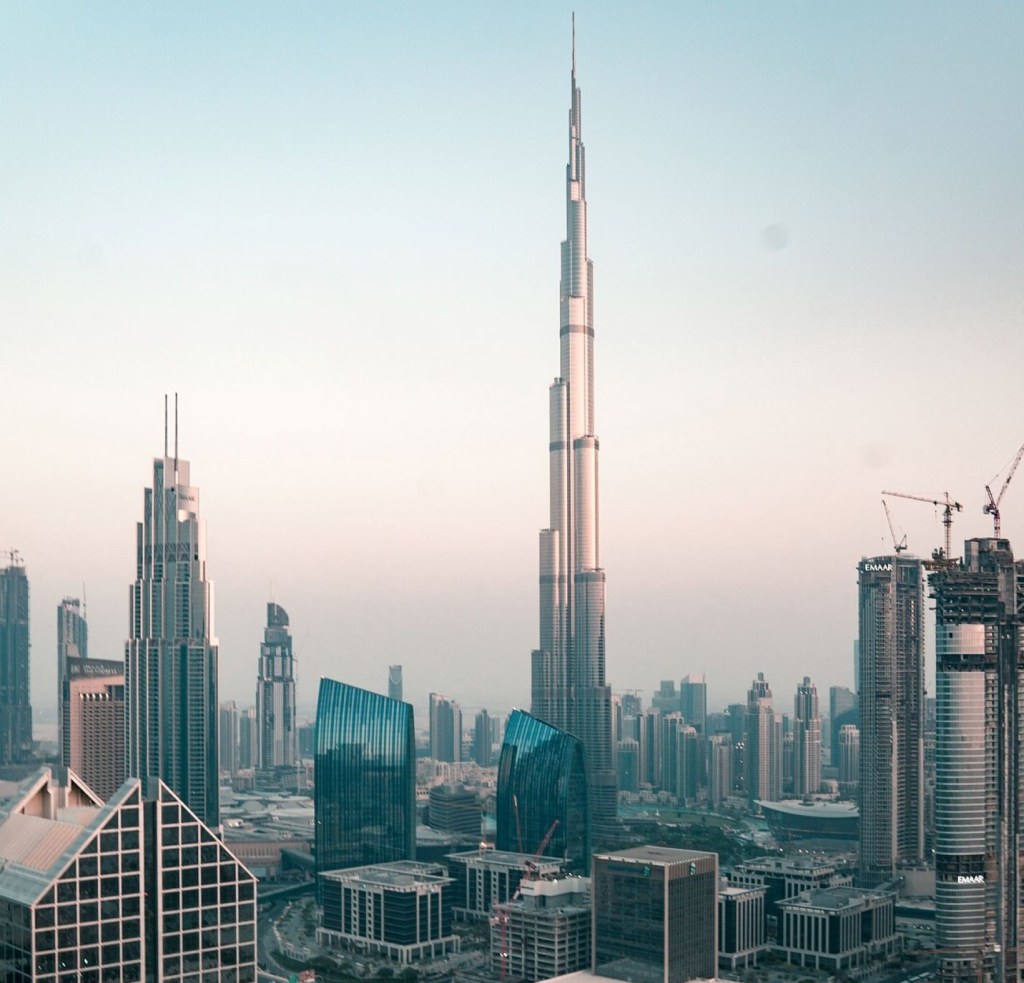 El edificio Burj Khalifa de día