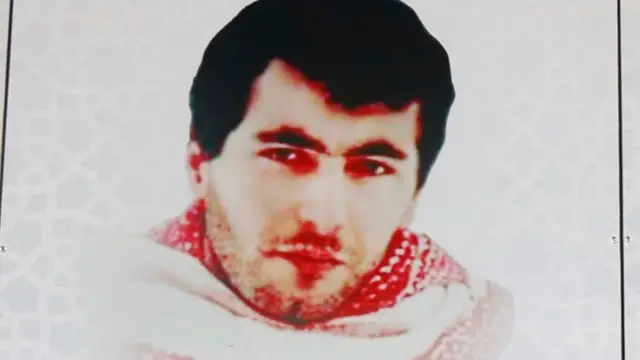 La foto de Yahya Ayyash en una valla publicitaria.
