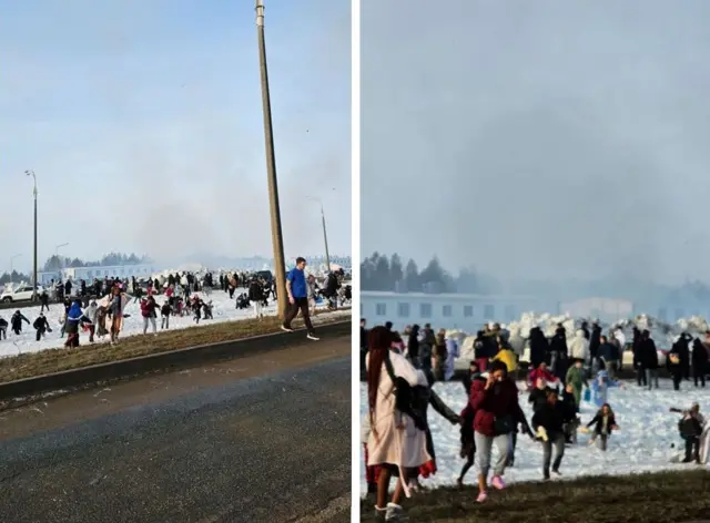 Personas corren en pánico en la nieve. Una  columna de humo se levanta en el fondo.