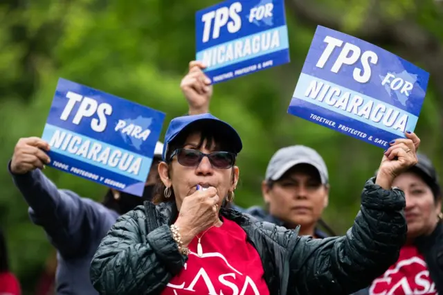 Manifestantes a favor del TPS para los nicaragüenses. 