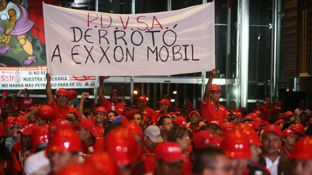 Trabajadores de Pdvsa celebran la expropiación de Exxon Mobil.