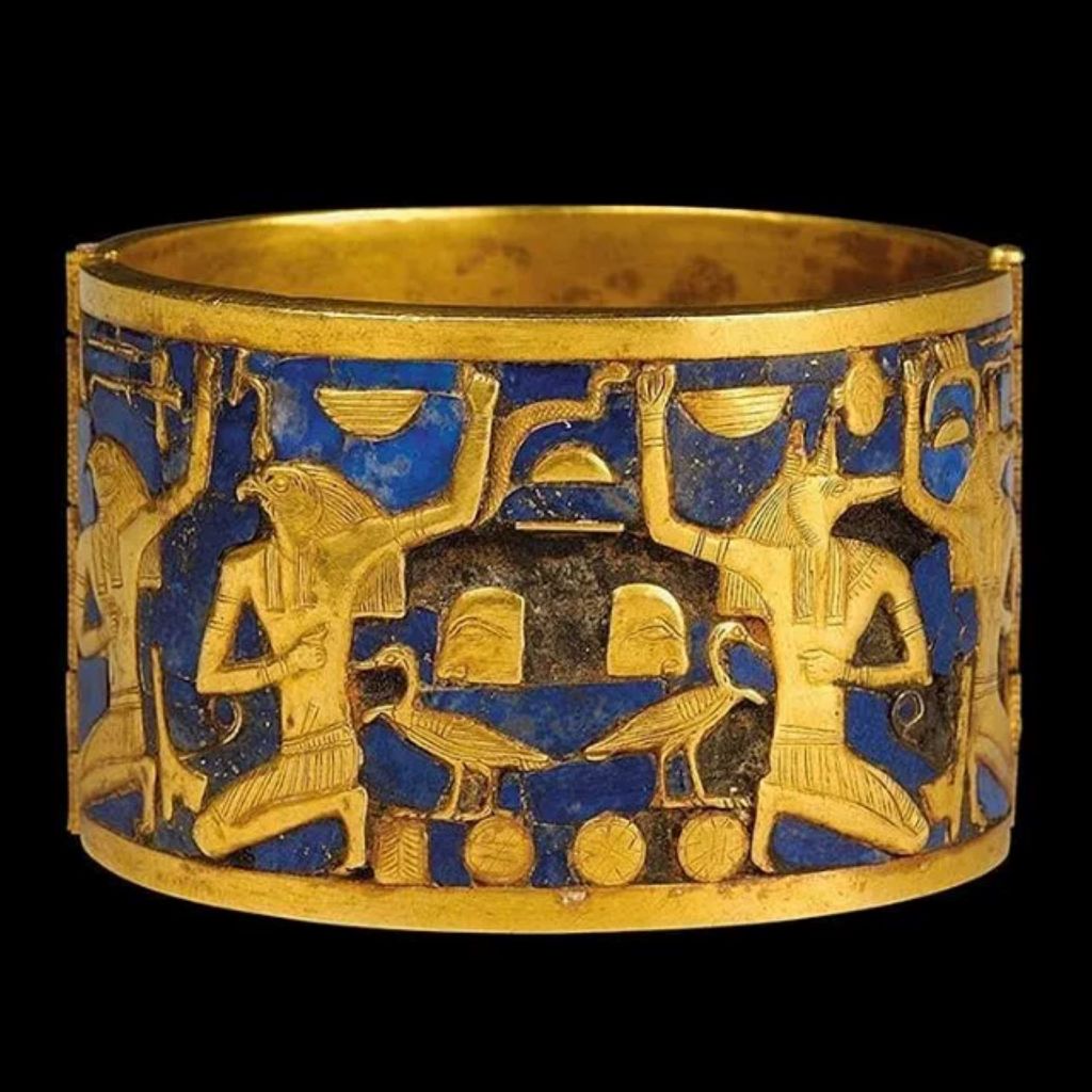 Brazalete de oro y lapislázuli de la reina Ahhotep