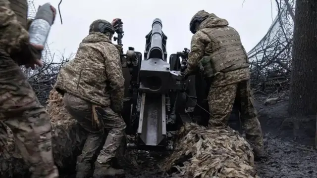 Soldados ucranianos en el frente de guerra