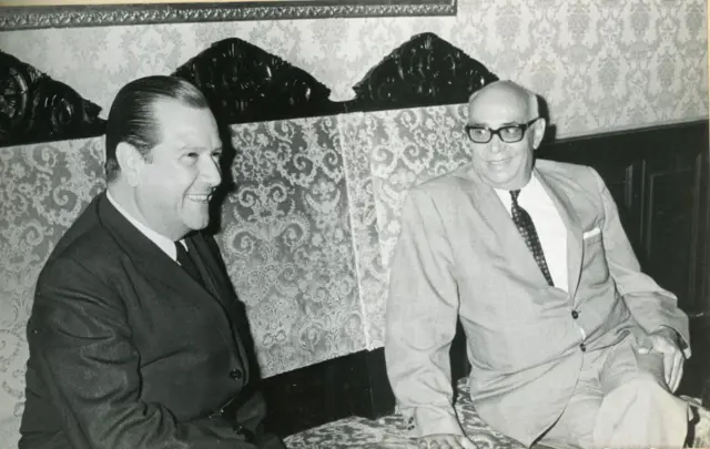 Los presidentes venezolanos, Rafael Caldera y Raúl Leoni, en 1969.