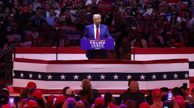 Donald Trump en el acto de cierre de campaña.