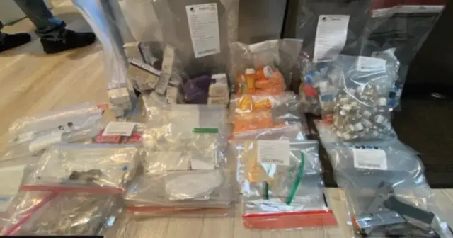 Parte del alijo requisado por la policía durante una redada en marzo en la casa de North Hollywood de