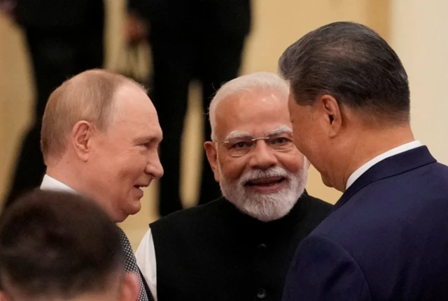 Vladimir Putin, Narendra Modi y Xi Jinping sonrién al encontrarse en China el lunes 1 de septiembre