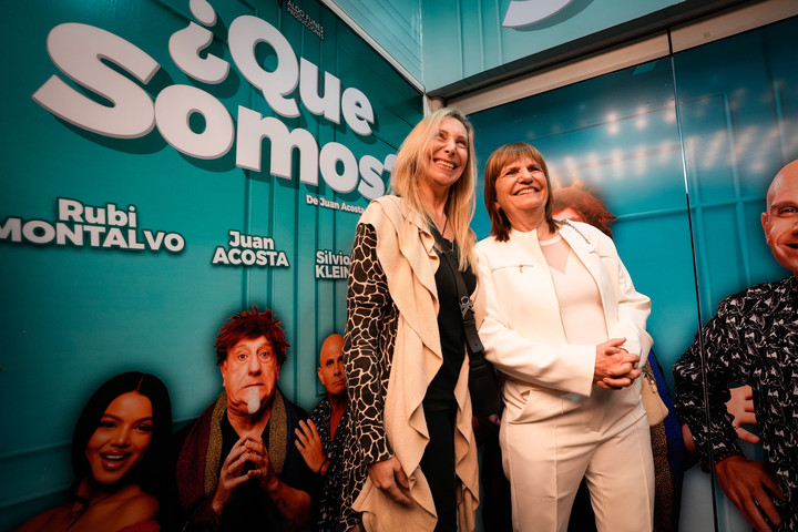 Karina Milei acompañó a Patricia Bullrich al reestreno de la obra de la pareja de la senadora. 