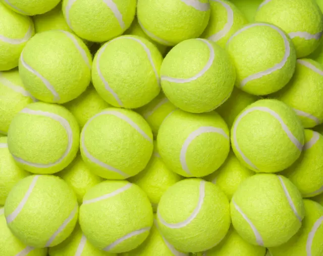 Foto de un grupo de pelotas de tenis