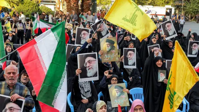 Una manifestación con fotos del ayatolá Alí Jamenei