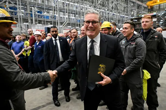 Starmer visita un astillero de BAE Systems