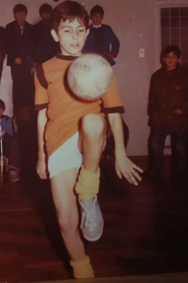 Diego Fernández jugando fútbol.