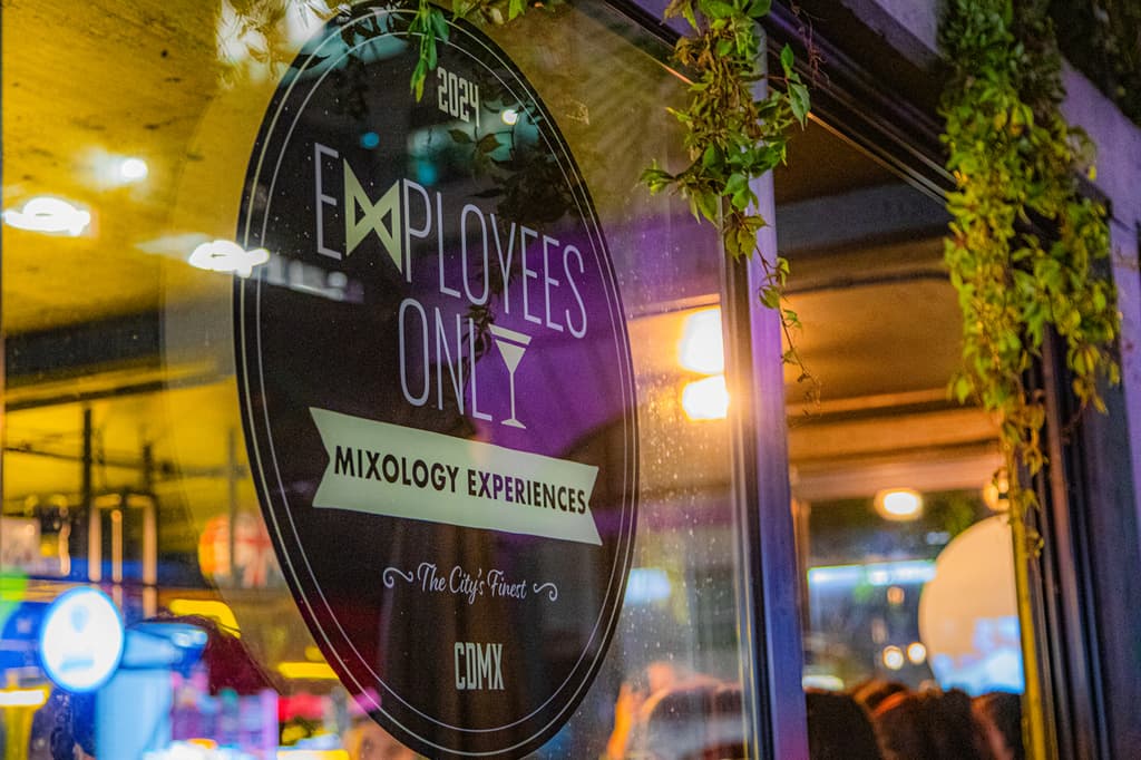 cocteles mixología employees only