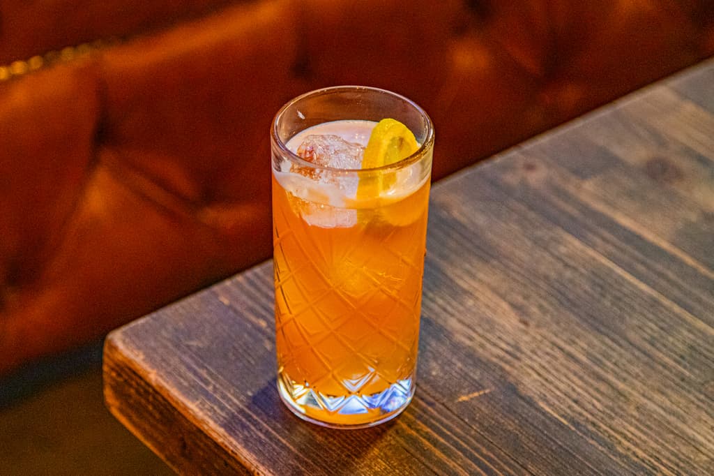 cocteles mixología employees only