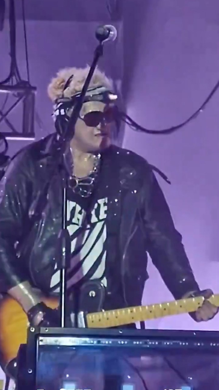 Pity Álvarez se mostró irónico durante todo el show en el estadio cordobés Mario Alberto Kempes.