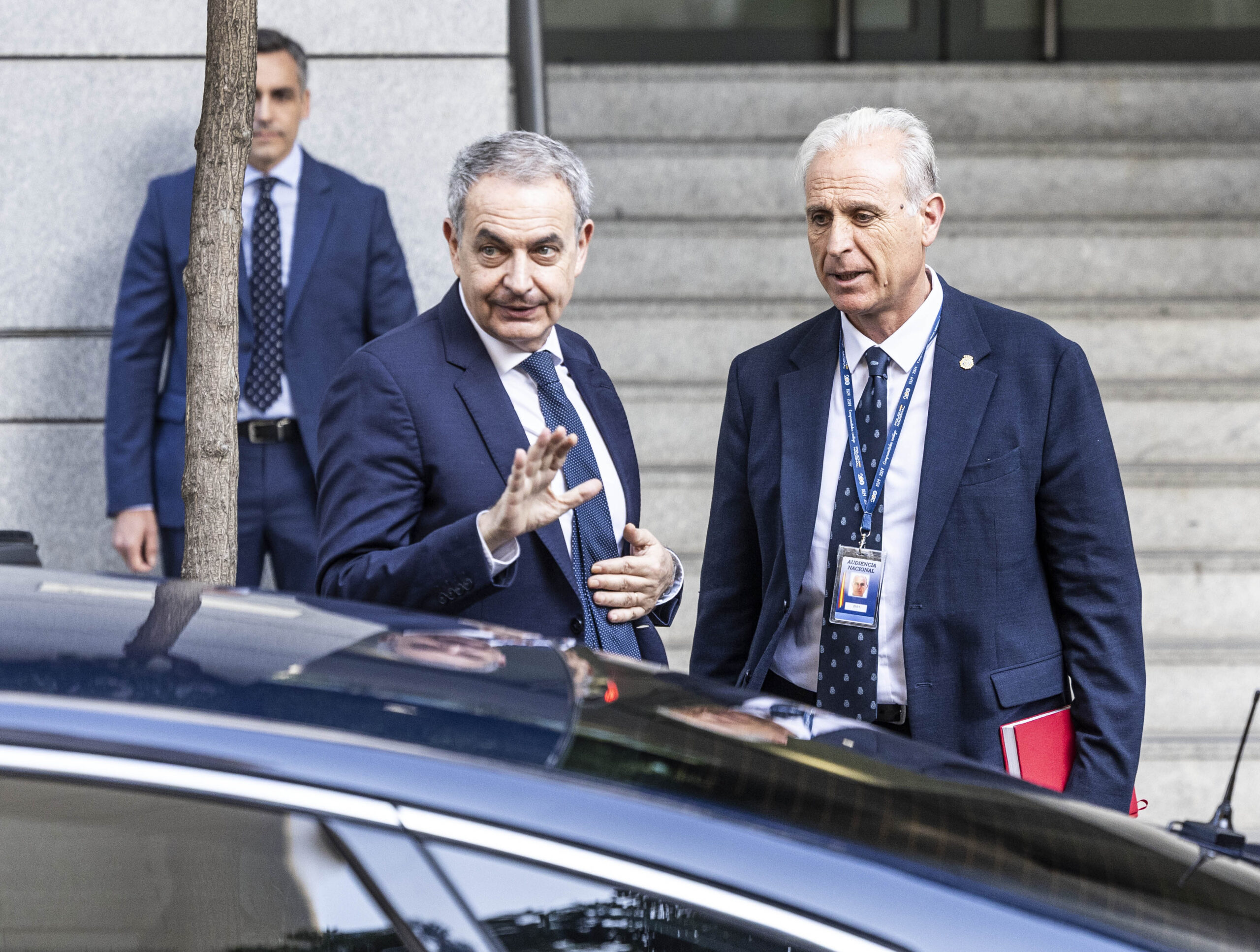 El expresidente del Gobierno, José Luis Rodríguez Zapatero, llega a la Audiencia Nacional para declarar como investigado por organización criminal, tráfico de influencias y falsedad en la causa sobre el préstamo a la compañía aérea Plus Ultra, en junio.