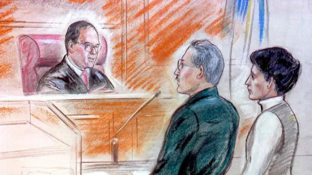 Un dibujo de Aldrich Ames declarando en un tribunal.