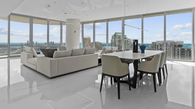 Uno de los interiores de los apartamentos en Aston Martin Residences en Miami.