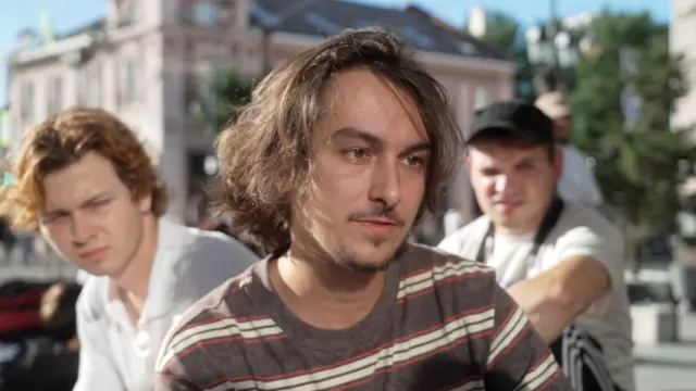 Johnny London, un músico local de Vladivostok, le habla a la BBC.