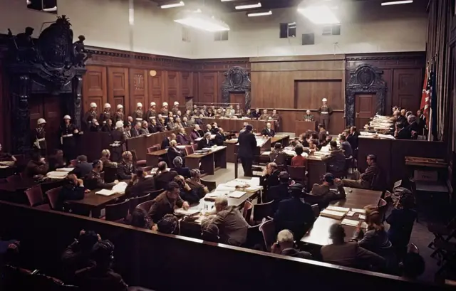 Vista de la sala de audiencias del Tribunal de Núremberg en una sesión en 1945.