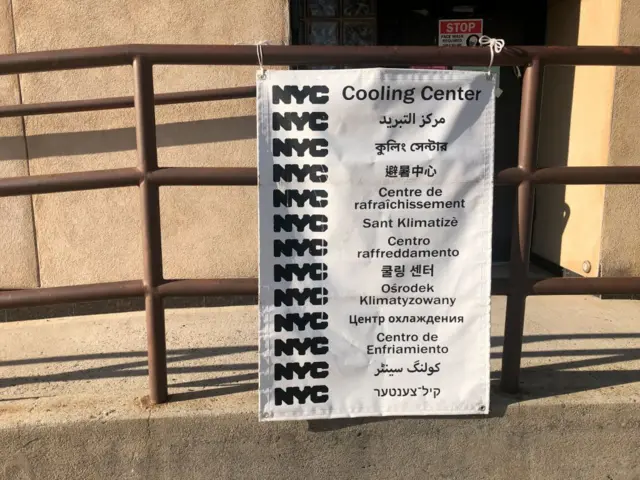 Un cartel en la ciudad de Nueva York señala un 