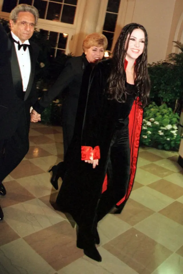 Shakira en una cena en la Casa Blanca en honor al presidente colombiano Andrés Pastrana el 28 de octubre de 1998.